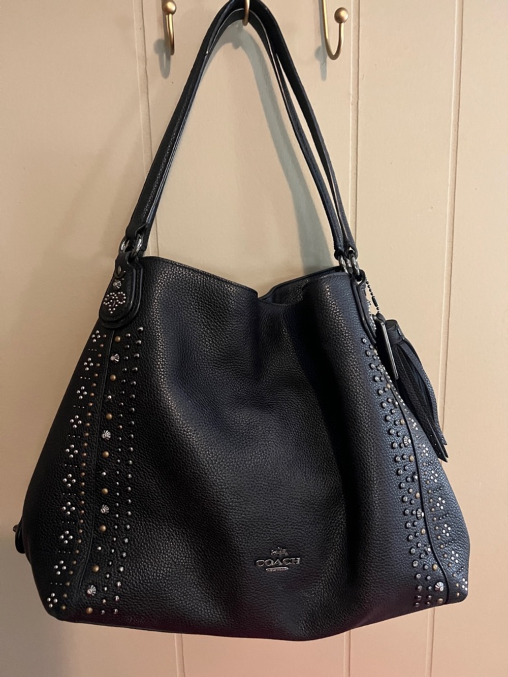 Coach - EUC - 2016 Edie Shoulder Bag 31 In Pebble Leather With Western Rivets